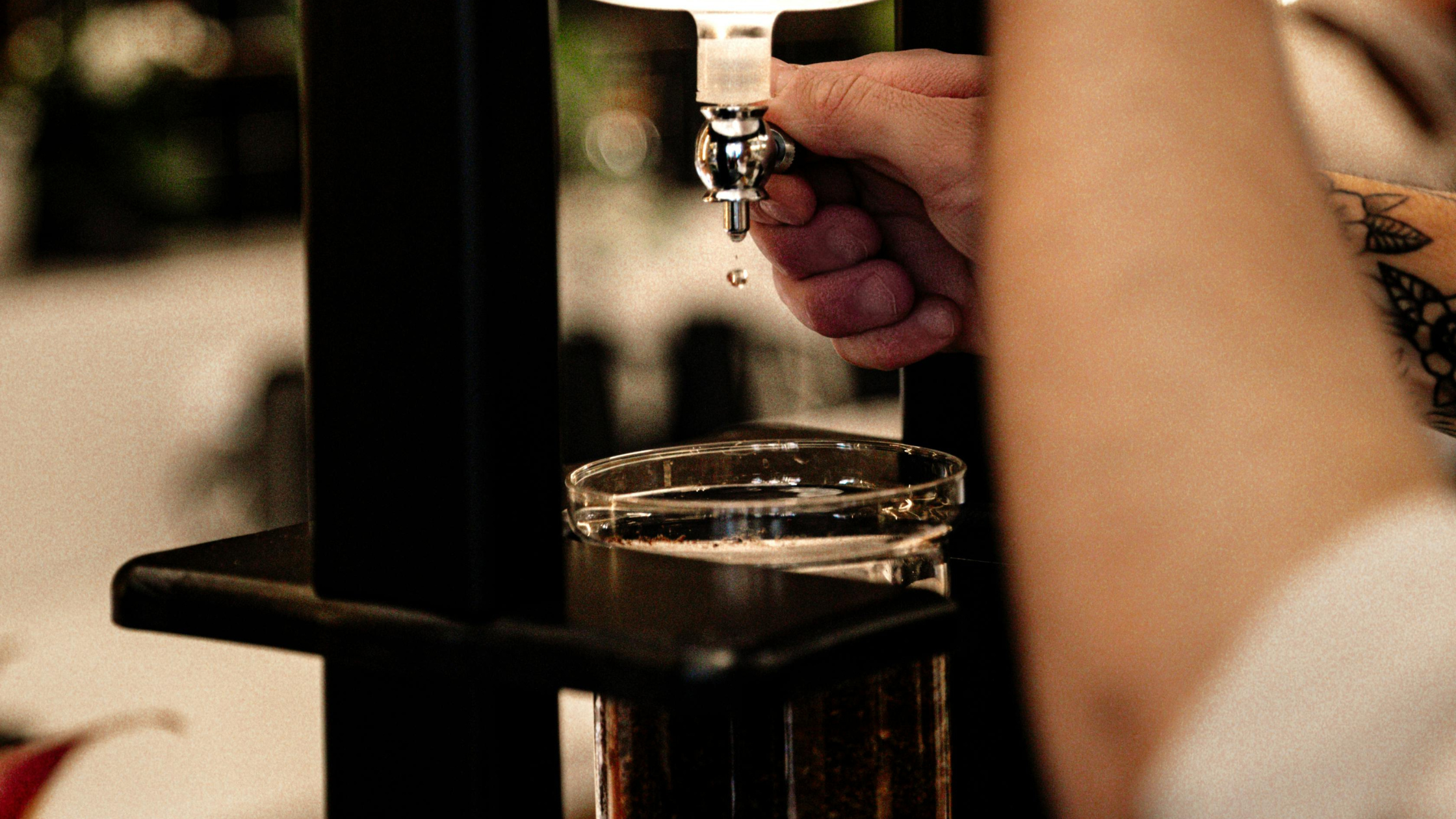 Como fazer cold brew em casa: mizudashi e mais 4 métodos para café gelado perfeito