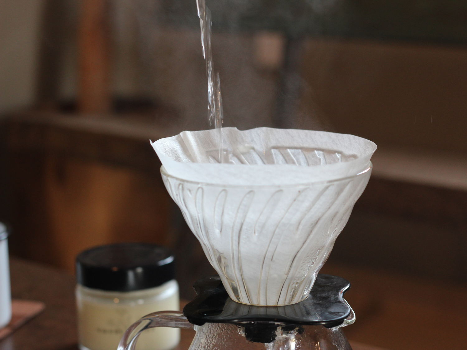 Filtro branco ou natural? O que muda (de verdade) no seu café