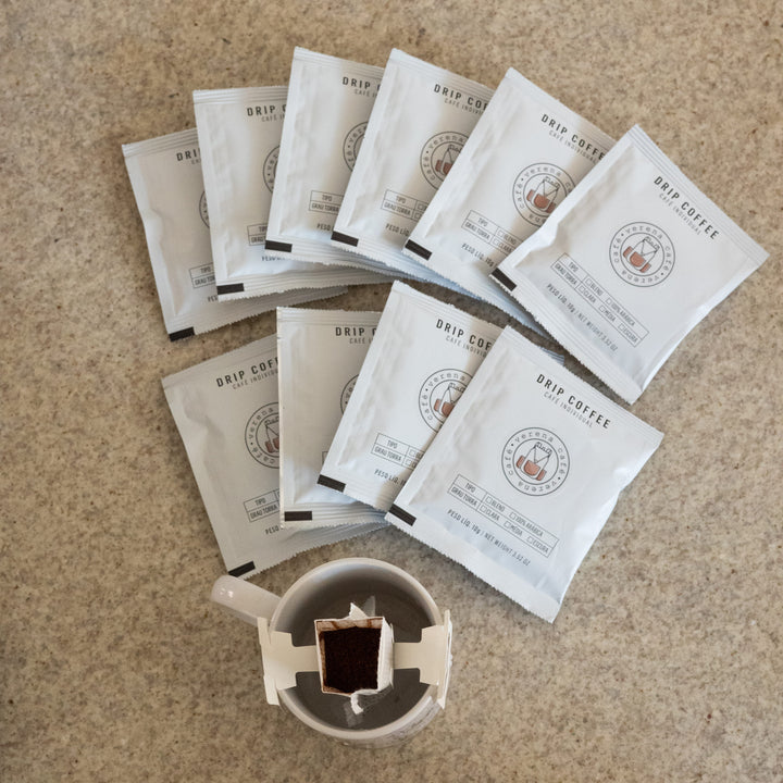 Drip Coffee Verena – Café prático, fácil e rápido, perfeito para levar em viagens. Cada sachê contém café especial 100% arábica, torra média, com notas frutadas e aroma delicado. A pausa perfeita na bolsa ou na estrada