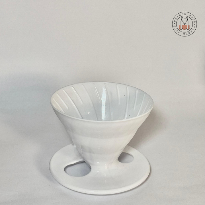 Comece o dia com um café que respeita cada detalhe da torra. O V60 transforma o preparo em um momento de pausa e cuidado