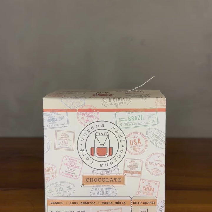 Drip Coffee Verena – Café prático, fácil e rápido, perfeito para levar em viagens. Cada sachê contém café especial 100% arábica, torra média, com notas frutadas e aroma delicado. A pausa perfeita na bolsa ou na estrada
